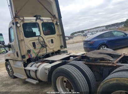 Lot #2992829436 2016 FREIGHTLINER CASCADIA 125