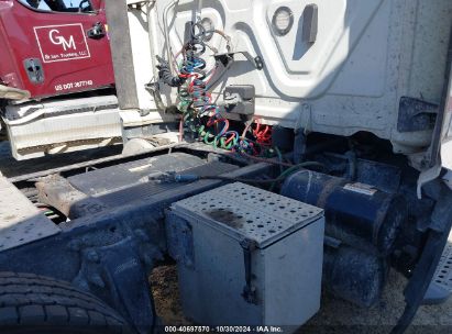 Lot #2992829368 2018 FREIGHTLINER CASCADIA 125