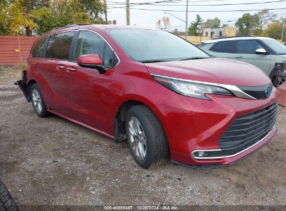 Lot #2990347649 2022 TOYOTA SIENNA XLE