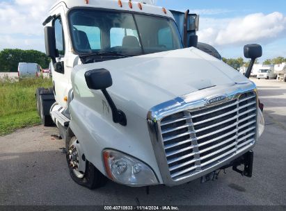 Lot #2992829157 2018 FREIGHTLINER CASCADIA 125