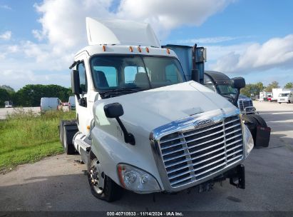 Lot #2992829157 2018 FREIGHTLINER CASCADIA 125