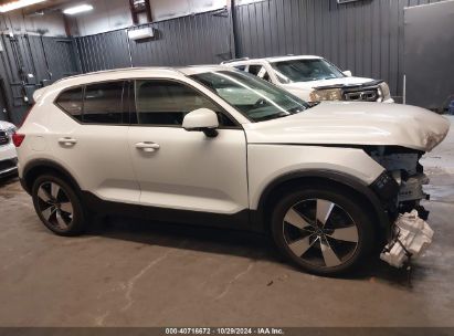 Lot #2995296174 2021 VOLVO XC40 T5 MOMENTUM