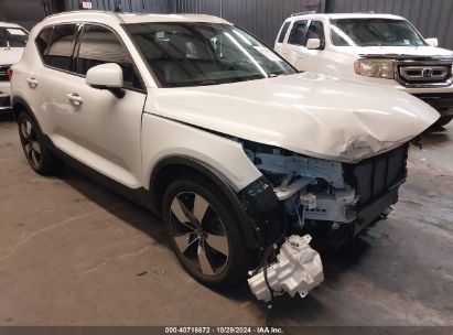 Lot #2995296174 2021 VOLVO XC40 T5 MOMENTUM