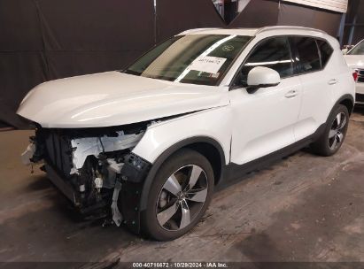 Lot #2995296174 2021 VOLVO XC40 T5 MOMENTUM