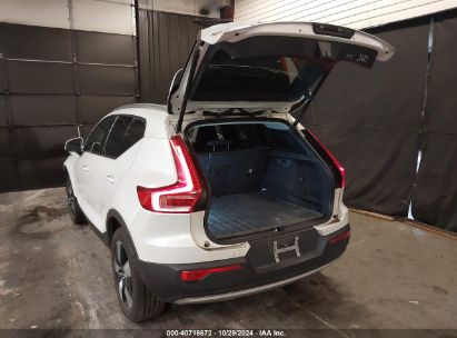 Lot #2995296174 2021 VOLVO XC40 T5 MOMENTUM