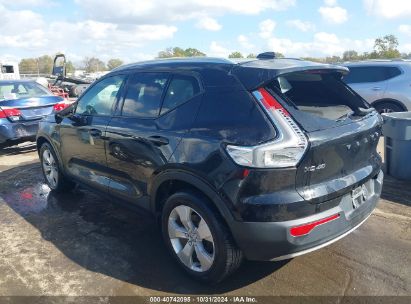 Lot #3051083585 2021 VOLVO XC40 T5 MOMENTUM