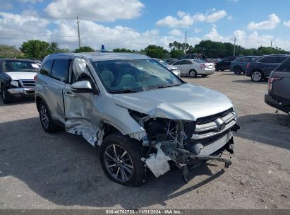 Lot #3035073825 2019 TOYOTA HIGHLANDER XLE