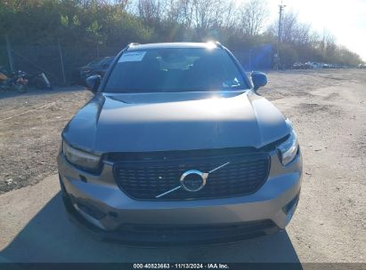 Lot #2992815895 2022 VOLVO XC40 T5 R-DESIGN