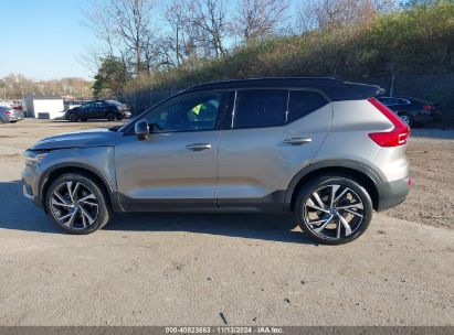 Lot #2992815895 2022 VOLVO XC40 T5 R-DESIGN