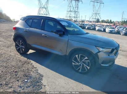 Lot #2992815895 2022 VOLVO XC40 T5 R-DESIGN