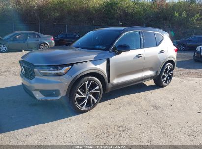 Lot #2992815895 2022 VOLVO XC40 T5 R-DESIGN