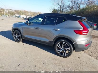 Lot #2992815895 2022 VOLVO XC40 T5 R-DESIGN