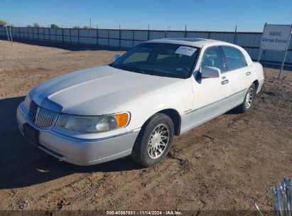 Lot #2995287953 2000 LINCOLN TOWN CAR SIGNATURE