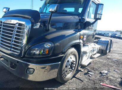 Lot #3037529774 2016 FREIGHTLINER CASCADIA 125