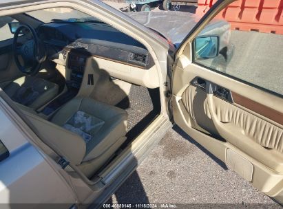 Lot #3053066628 1992 MERCEDES-BENZ 300 E 4MATIC