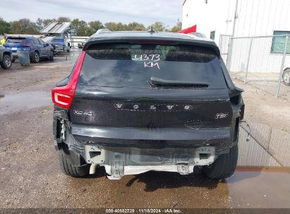 Lot #2997780011 2022 VOLVO XC40 T5 MOMENTUM