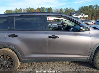 Lot #3035070042 2019 TOYOTA HIGHLANDER SE