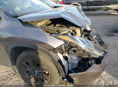 Lot #3035070042 2019 TOYOTA HIGHLANDER SE