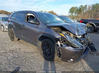 Lot #3035070042 2019 TOYOTA HIGHLANDER SE