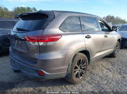 Lot #3035070042 2019 TOYOTA HIGHLANDER SE