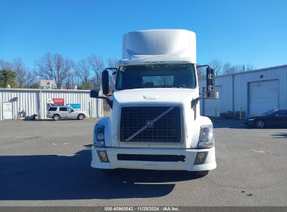 Lot #3034052708 2014 VOLVO VN VNL