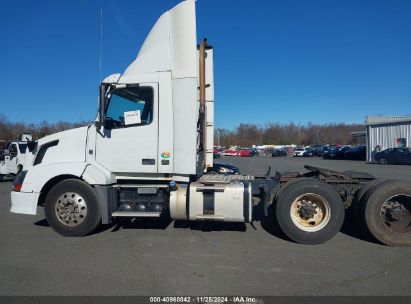 Lot #3034052708 2014 VOLVO VN VNL