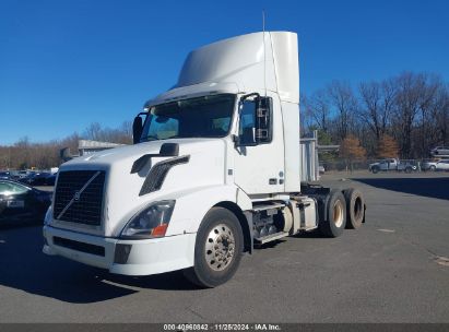 Lot #3034052708 2014 VOLVO VN VNL