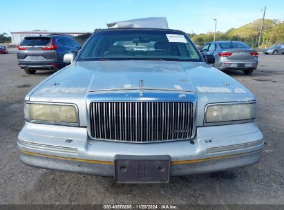 Lot #3034052111 1997 LINCOLN TOWN CAR SIGNATURE