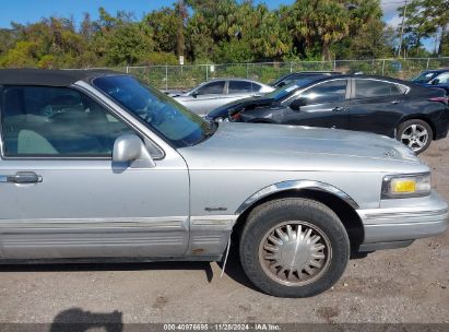 Lot #3034052111 1997 LINCOLN TOWN CAR SIGNATURE