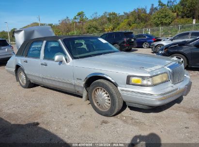 Lot #3034052111 1997 LINCOLN TOWN CAR SIGNATURE