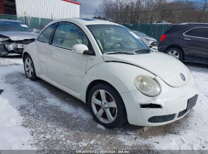 Lot #3056068684 2008 VOLKSWAGEN NEW BEETLE COUPE BLACK TIE EDITION/TRIPLE WHITE