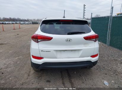 Lot #3028042341 2017 HYUNDAI TUCSON SE