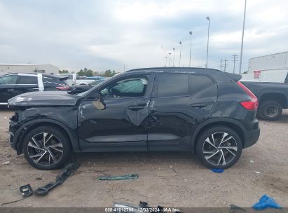 Lot #3050082645 2021 VOLVO XC40 T5 R-DESIGN