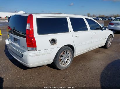 Lot #3035080133 2005 VOLVO V70 2.4