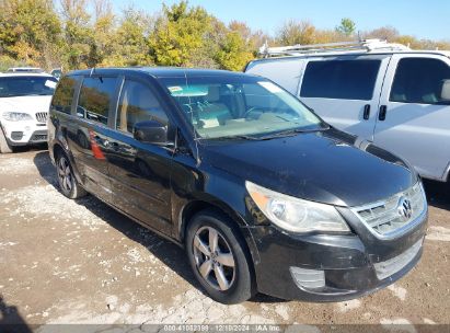 Lot #3037529085 2010 VOLKSWAGEN ROUTAN SE