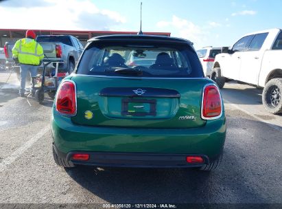 Lot #3052080056 2022 MINI SE HARDTOP COOPER