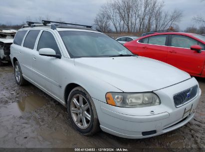 Lot #3051091844 2005 VOLVO V70 2.4