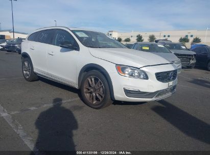 Lot #3036721829 2018 VOLVO V60 CROSS COUNTRY T5