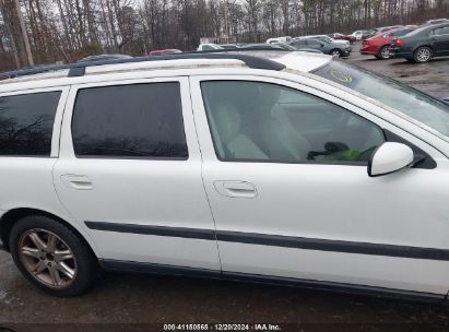 Lot #3056065469 2004 VOLVO V70 2.4