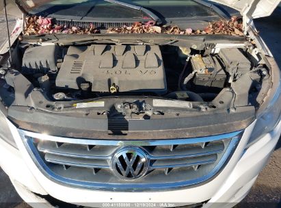 Lot #3056469365 2009 VOLKSWAGEN ROUTAN SEL