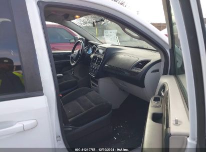 Lot #3052078772 2017 DODGE GRAND CARAVAN SE