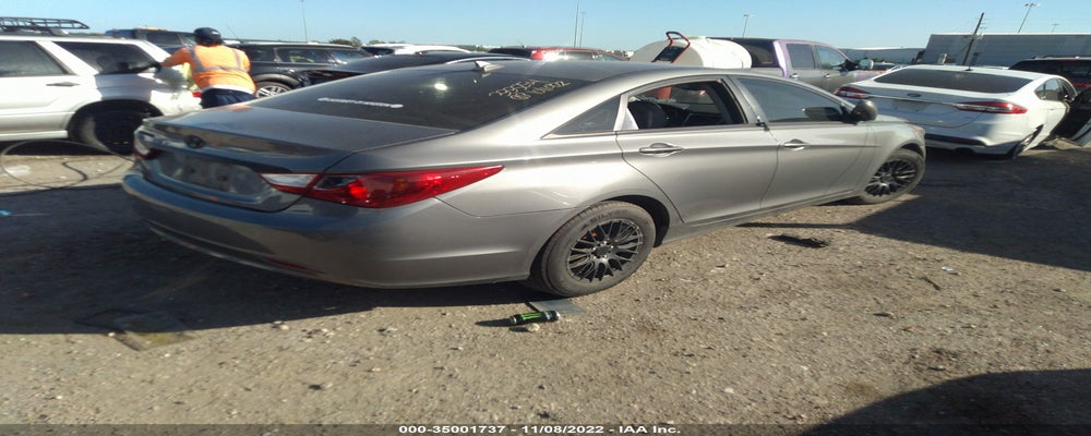 5NPEB4AC8DH797798 2013 HYUNDAI SONATA photo no. 4
