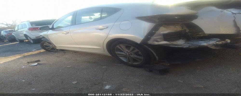 5NPD84LF3JH256932 2018 HYUNDAI ELANTRA photo no. 3