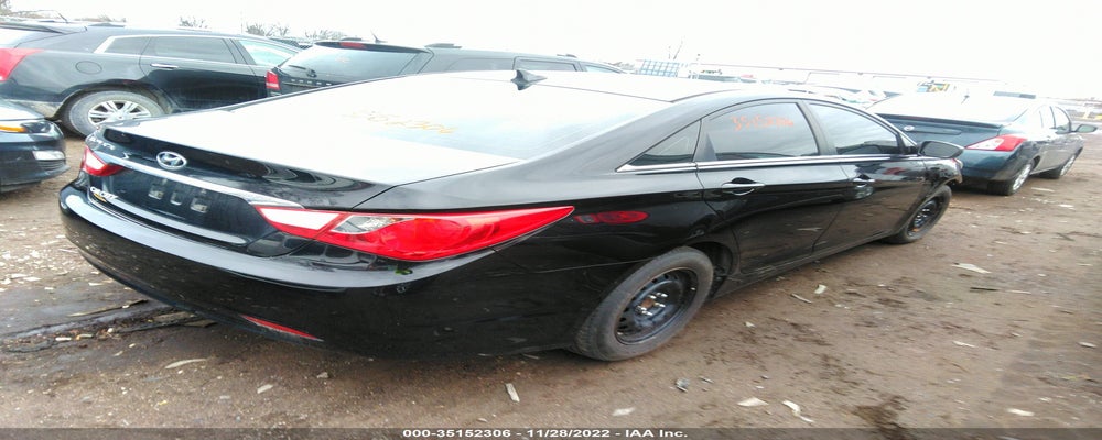 5NPEB4AC3BH300346 2011 HYUNDAI SONATA photo no. 4