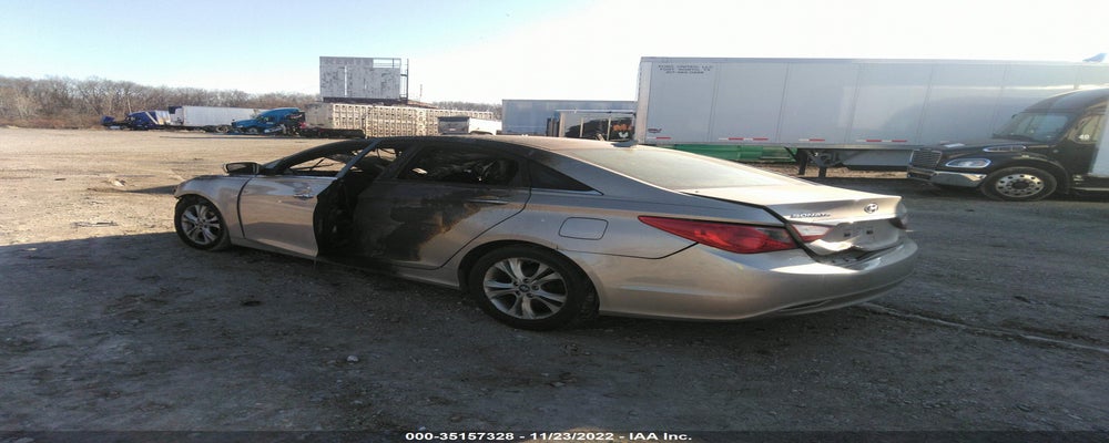 5NPEC4AC4BH259318 2011 HYUNDAI SONATA photo no. 3
