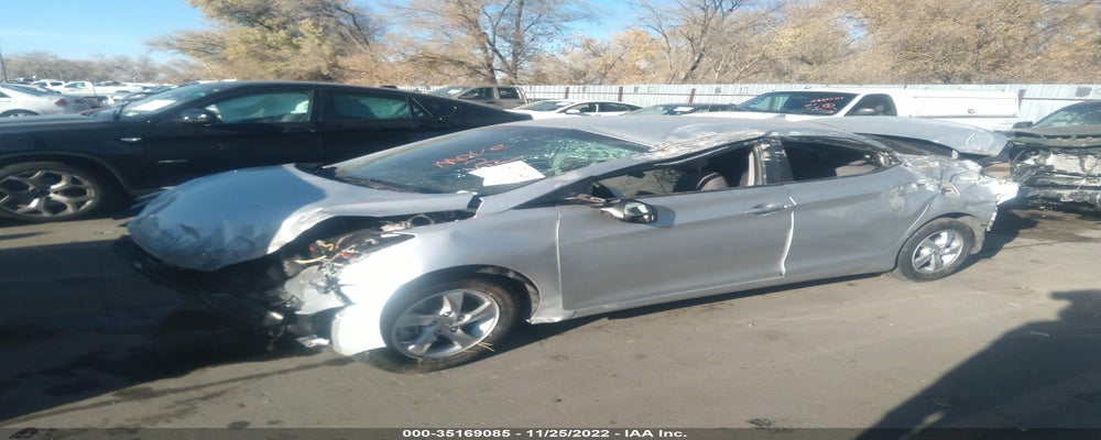 5NPDH4AE4FH637318 2015 HYUNDAI ELANTRA photo no. 2
