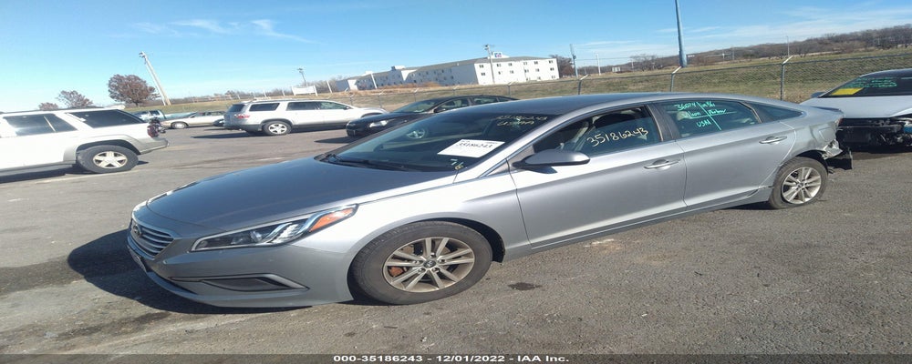 5NPE24AF0HH486866 2017 HYUNDAI SONATA photo no. 2