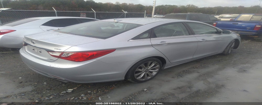 5NPEC4AB2BH209184 2011 HYUNDAI SONATA photo no. 4