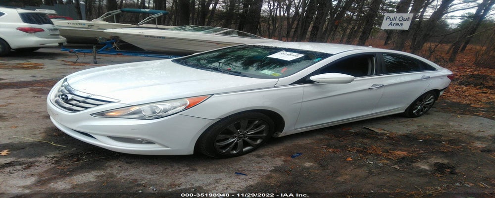 5NPEC4AC3BH270925 2011 HYUNDAI SONATA photo no. 2