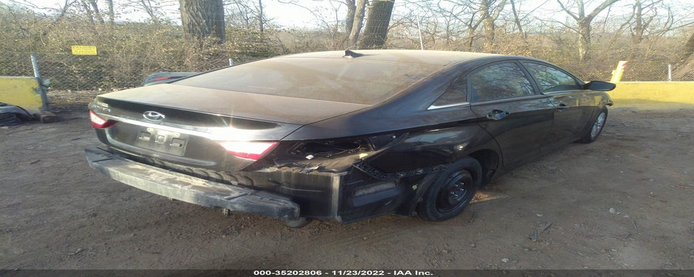 5NPEB4AC1BH033952 2011 HYUNDAI SONATA photo no. 4